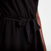 Robe courte &eacute;vas&eacute;e col v manches courtes noir femme