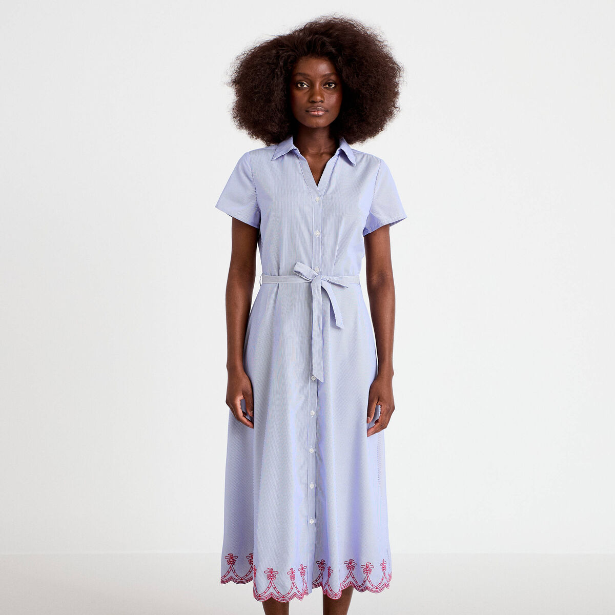 Robe longu&eacute; brod&eacute;e manches courtes bleu roi femme