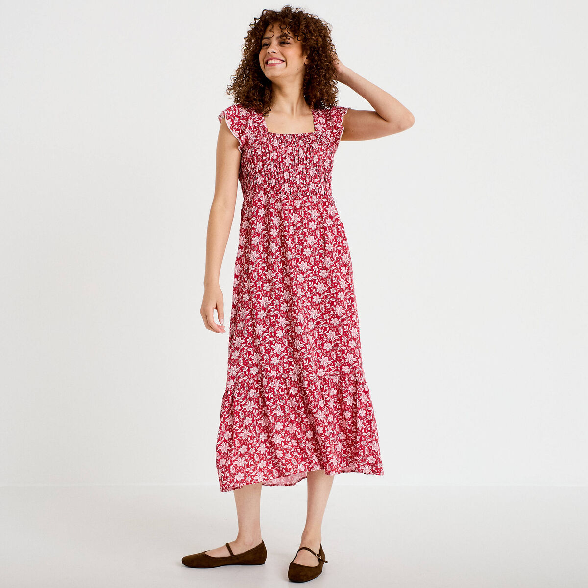 Robe longue &eacute;vas&eacute;e smock&eacute;e rouge femme