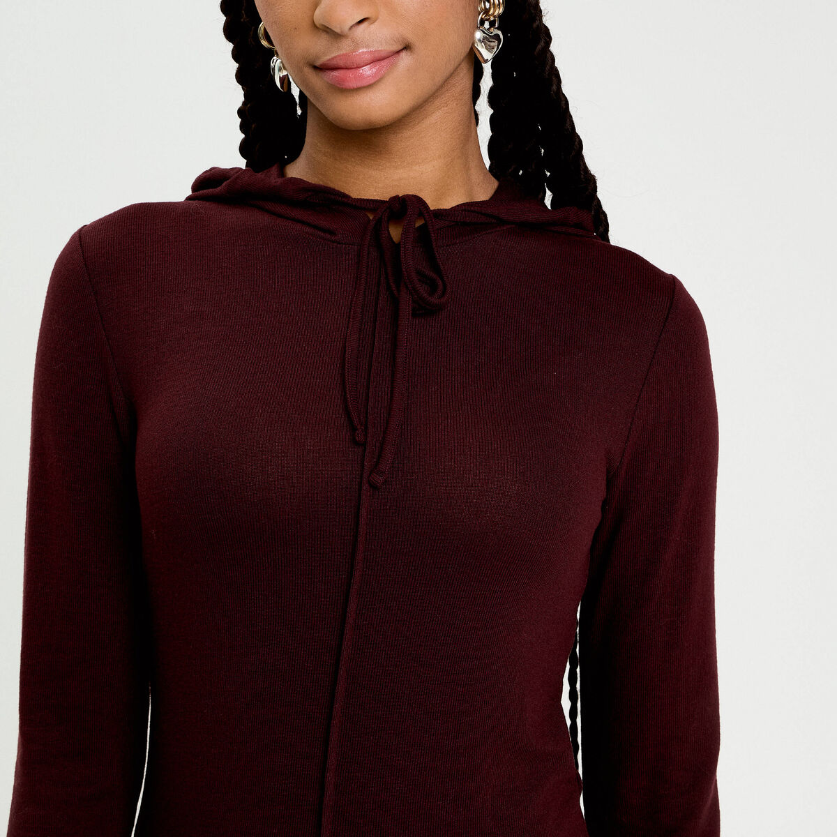 Pull &agrave; capuche rouge fonc&eacute; femme