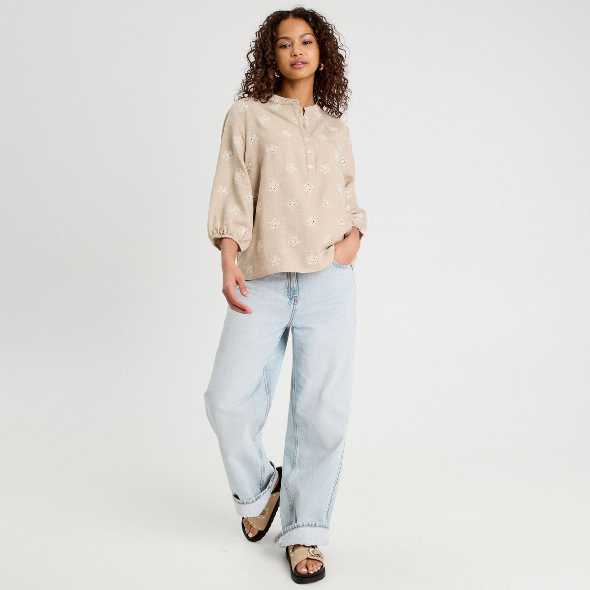 Blouse manches 3/4 brod&eacute;e taupe femme