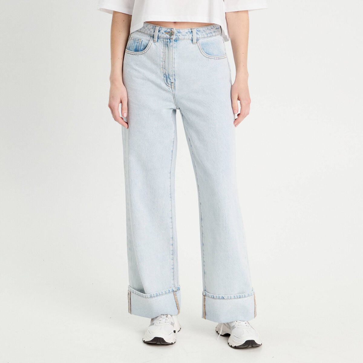 Jeans droit &agrave; revers denim bleach femme