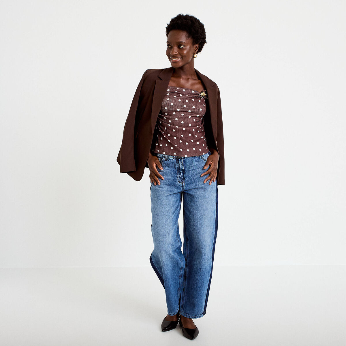 Top pliss&eacute; col bardot sans manches marron femme