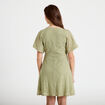 Robe courte &eacute;vas&eacute;e col v dentelle vert kaki femme