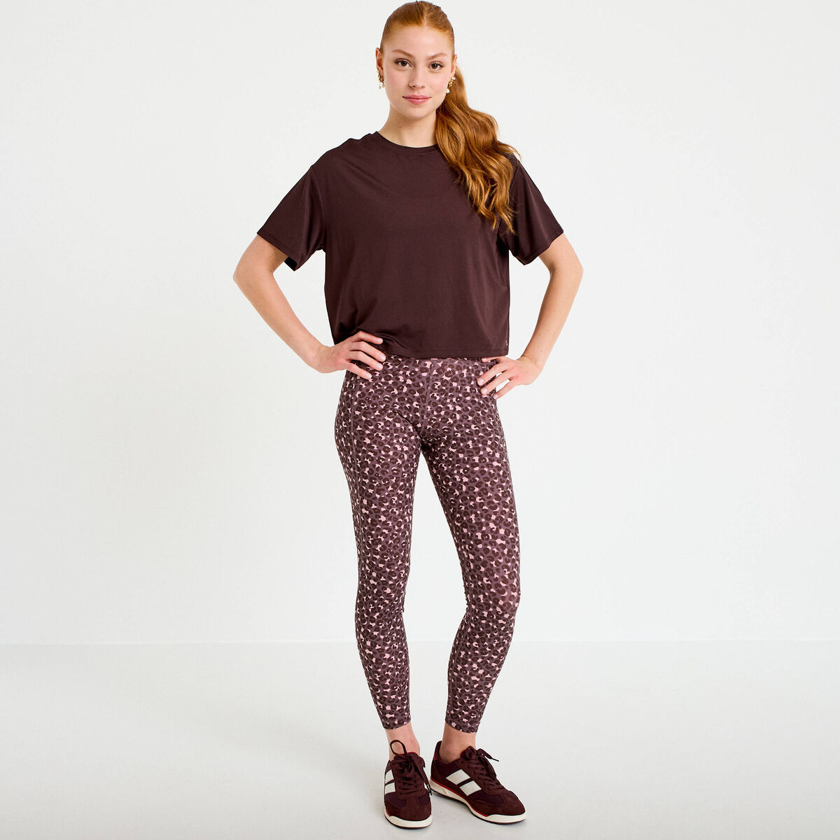 T-shirt col rond manches courtes marron fonc&eacute; femme