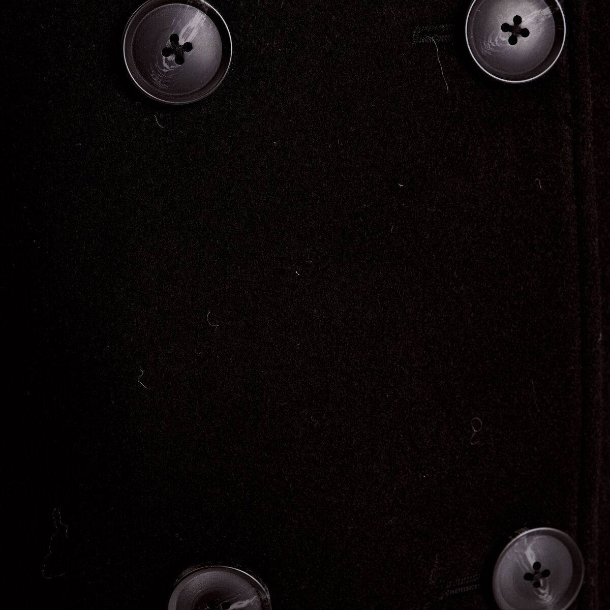 Manteau ajust&eacute; 3/4 &agrave; capuche noir femme
