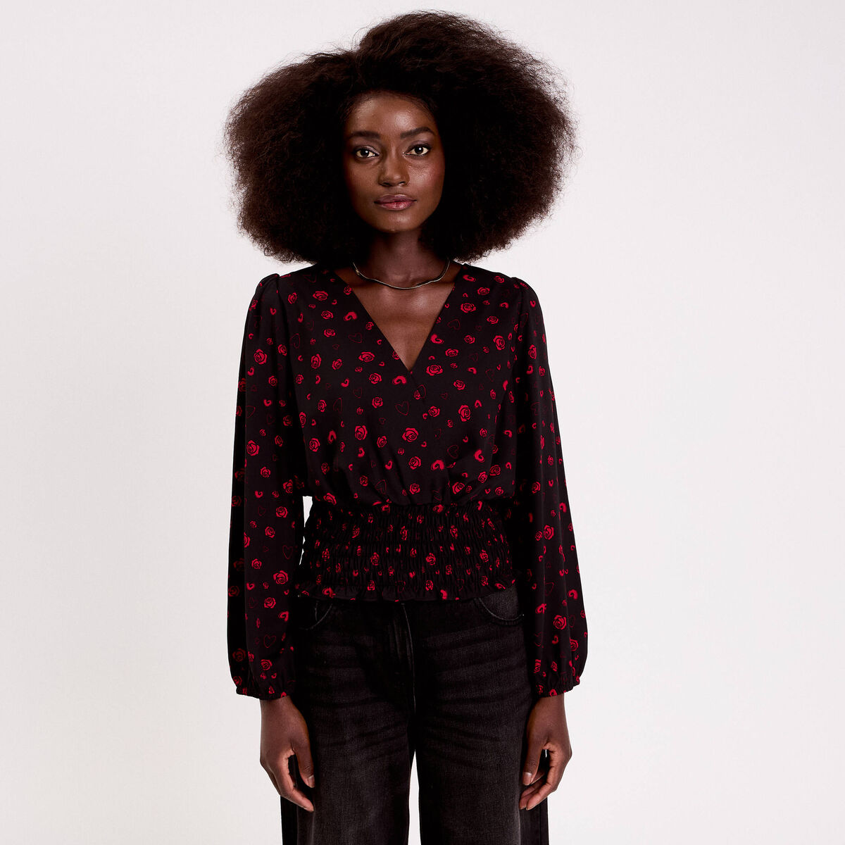 Blouse courte taille smock&eacute;e noir femme