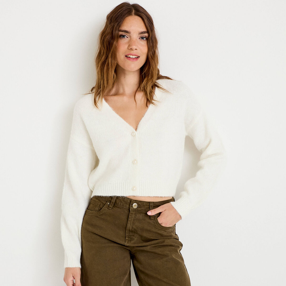 Gilet court ajust&eacute; col v manches longues ecru femme