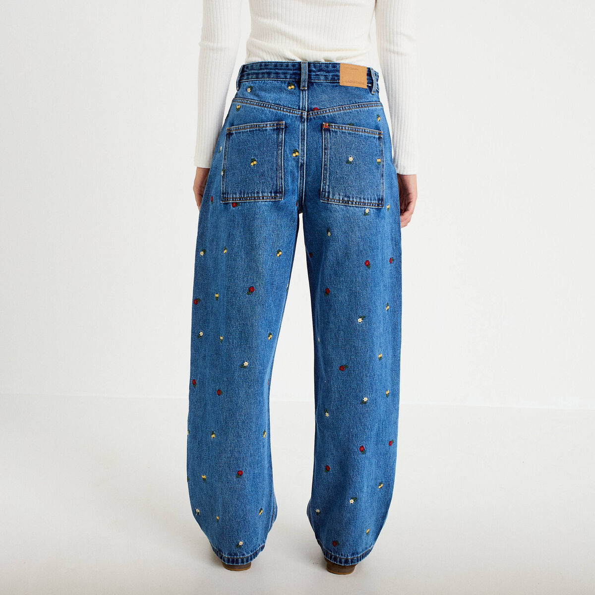 Jean avec broderie bleu femme