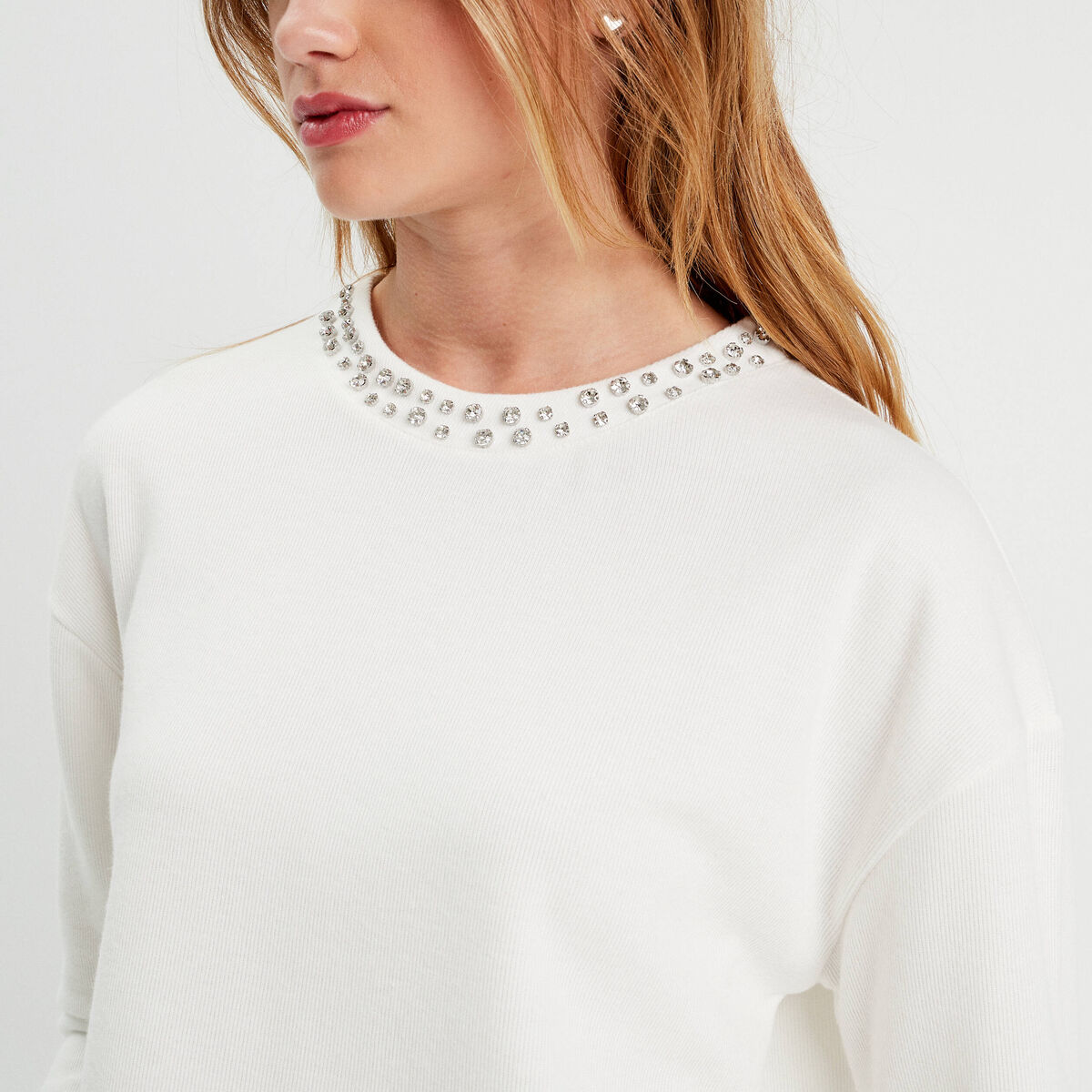 T-shirt col détails bijoux ecru femme