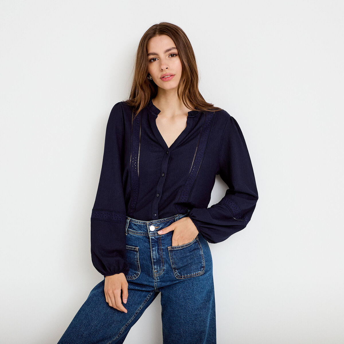 Blouse broderie col V manches longues bleu marine femme