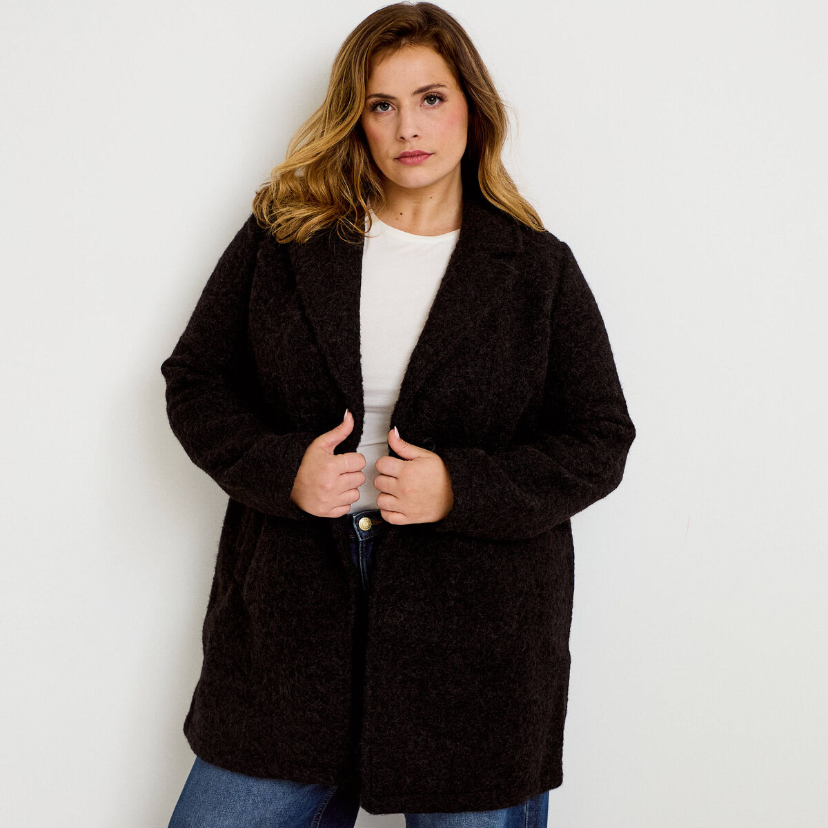 Manteau droit mi-long col tailleur noir femme