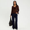 Blouse col V marron fonc&eacute; femme