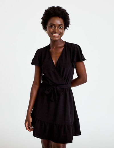 Robe courte &eacute;vas&eacute;e col v manches courtes noir femme