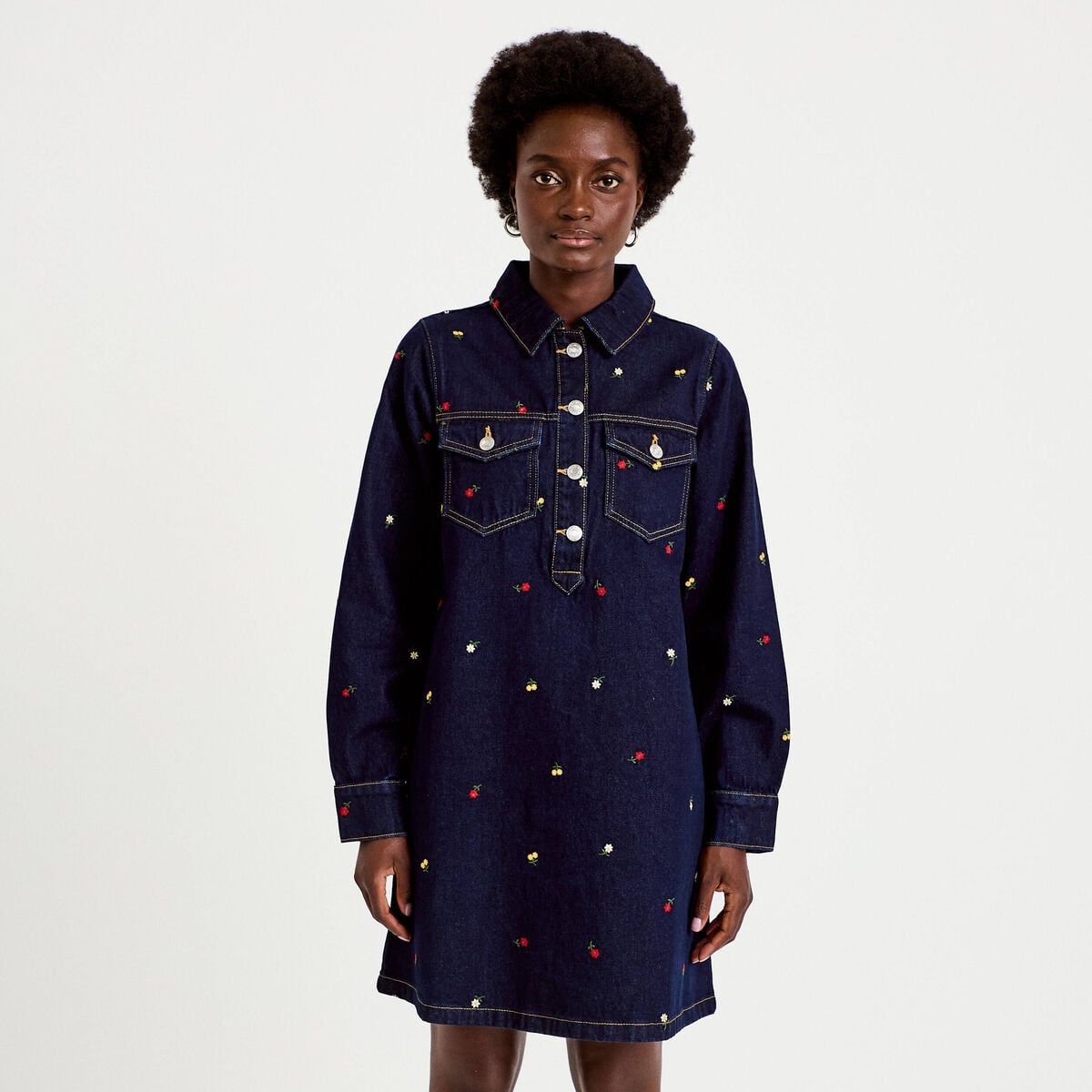 Robe courte droite en jean brod&eacute;e bleu marine femme