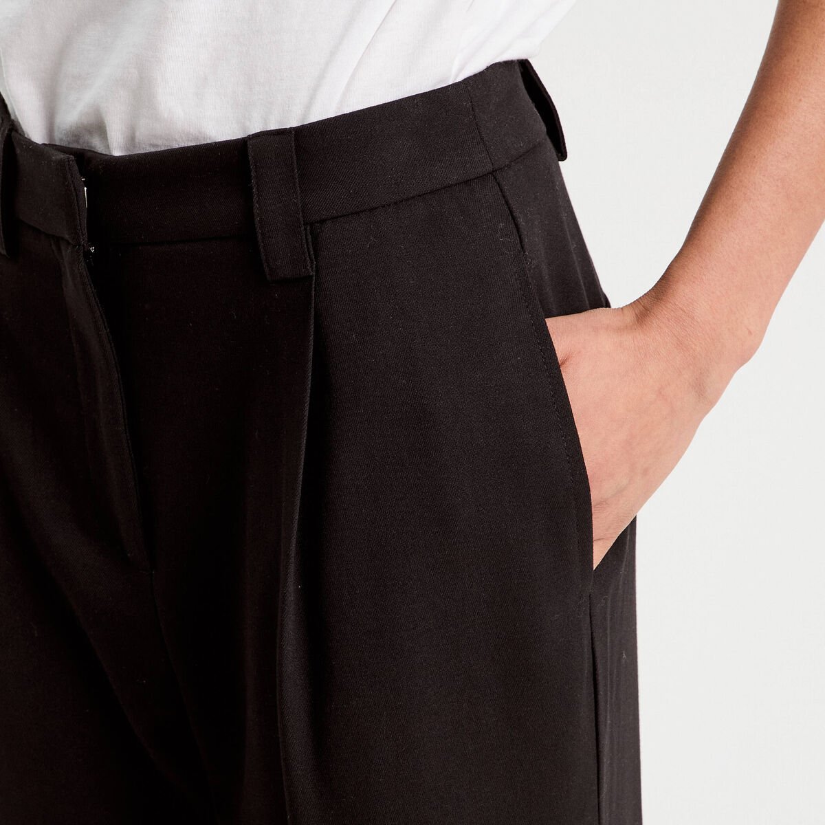Pantalon large avec pinces noir femme