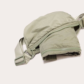 parka deperlante 2 en 1 avec pochette vert kaki femme Parka déperlante 2-en-1 avec pochette vert kaki femme