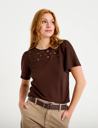 T-shirt manches courtes aspect dentelle marron fonc&eacute; femme