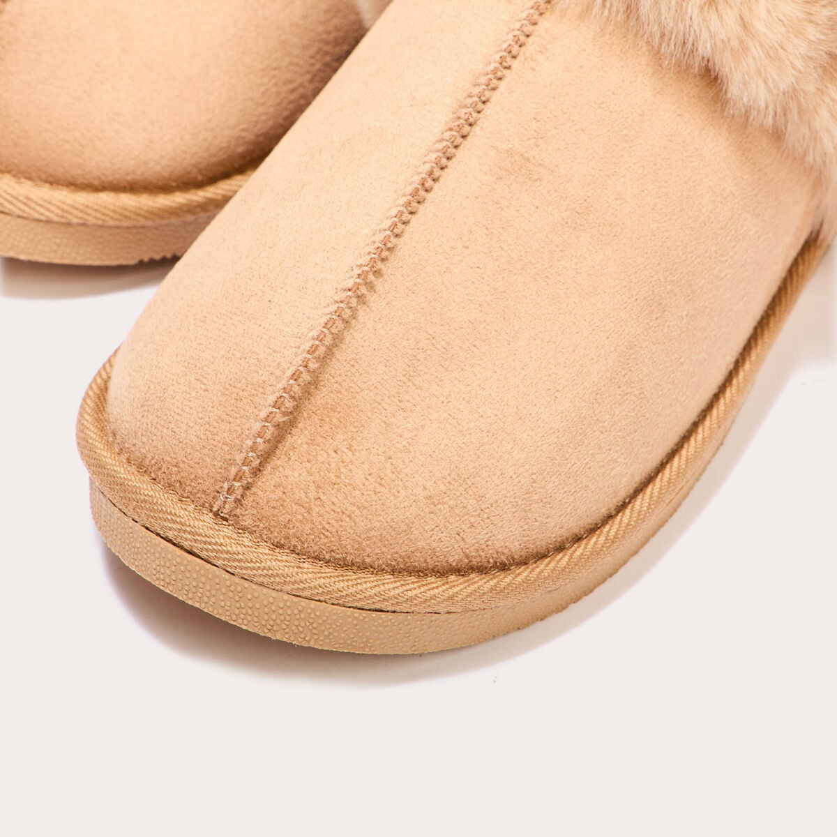 Chaussons fausse fourrure sable femme