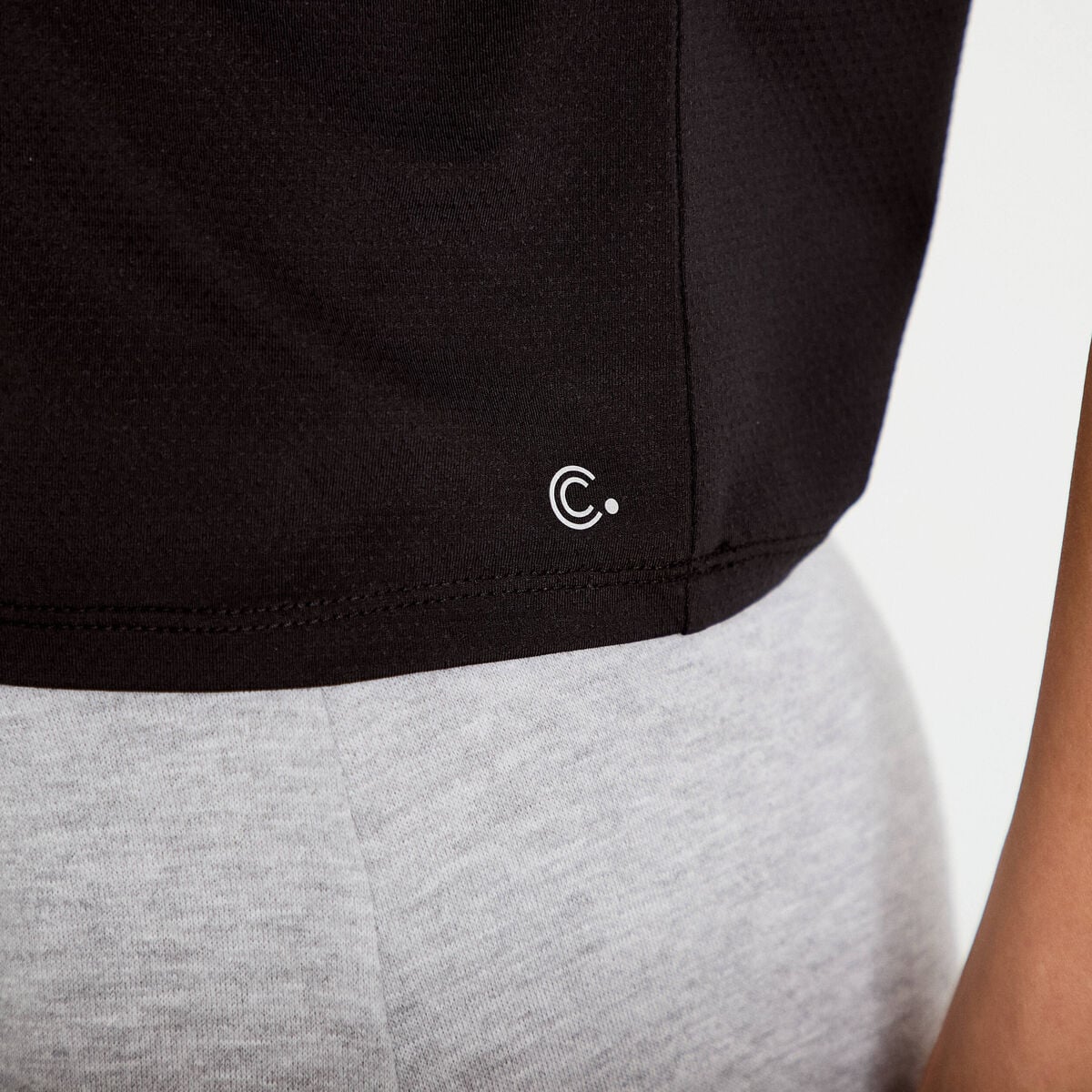 T-shirt manches courtes activewear noir femme