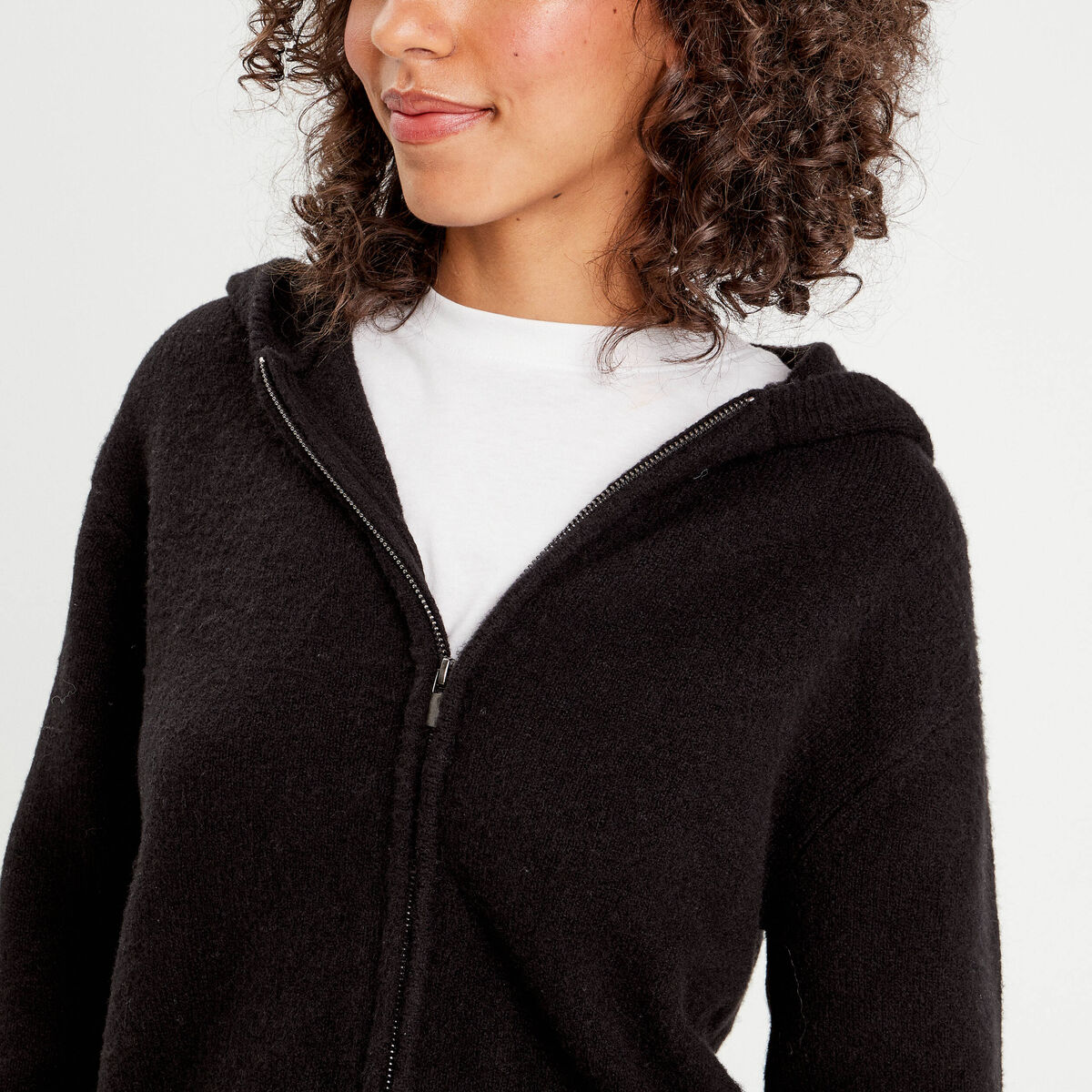 Gilet manches longues capuche noir femme