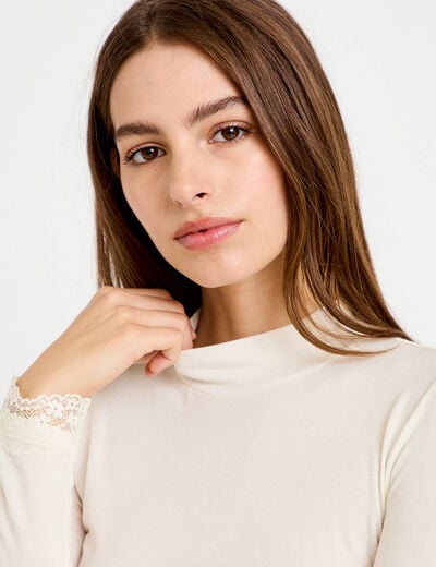 T-shirt ajust&eacute; col roul&eacute; dentelle ecru femme