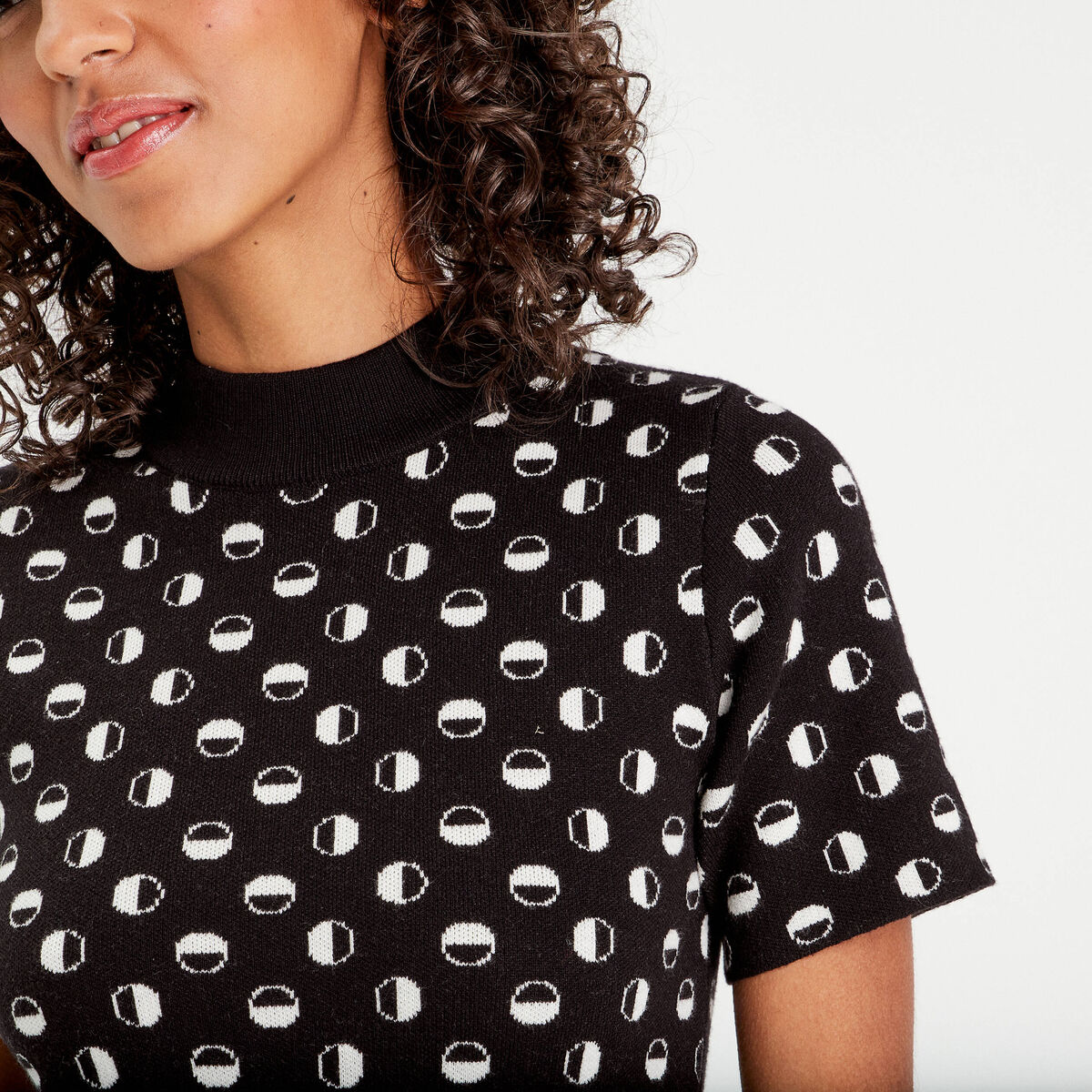 Robe pull manches courtes noir femme