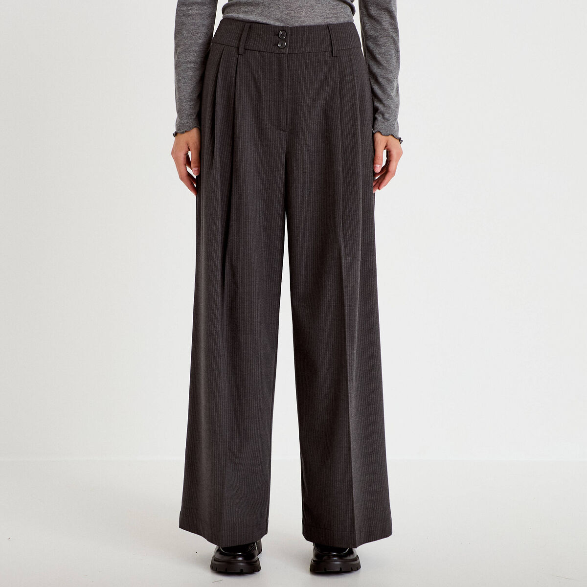 Pantalon large &agrave; pinces gris femme