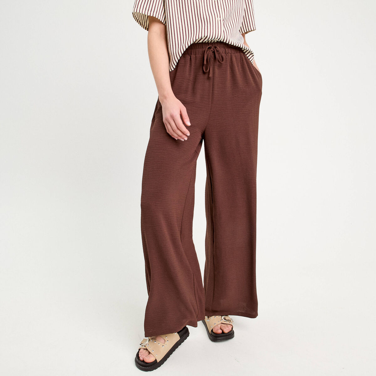 Pantalon large marron foncé femme