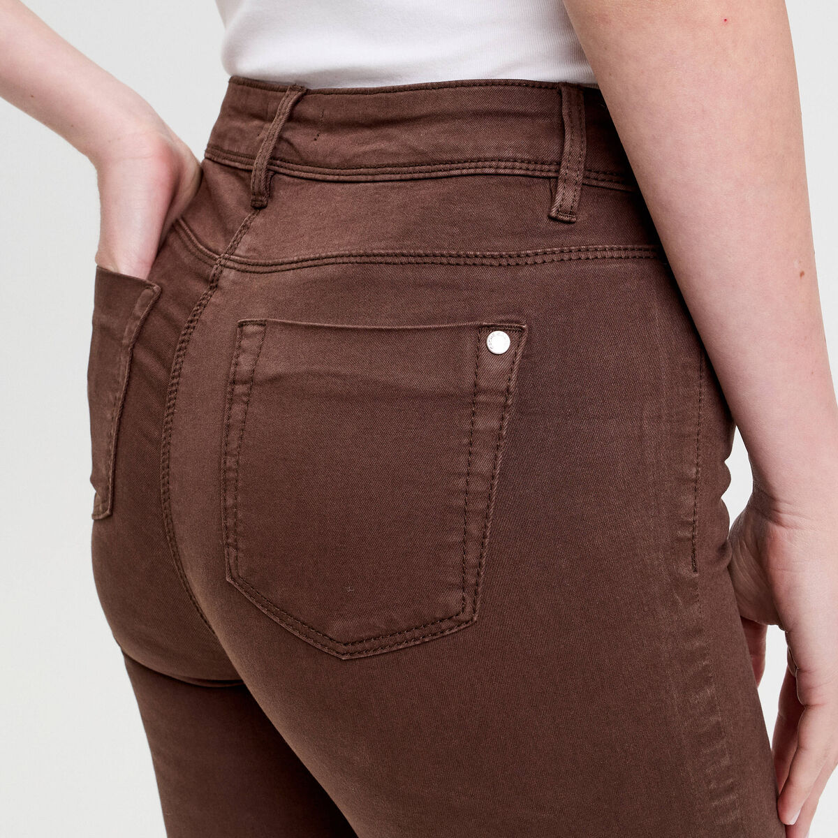 Jeans slim 5 poches marron fonc&eacute; femme
