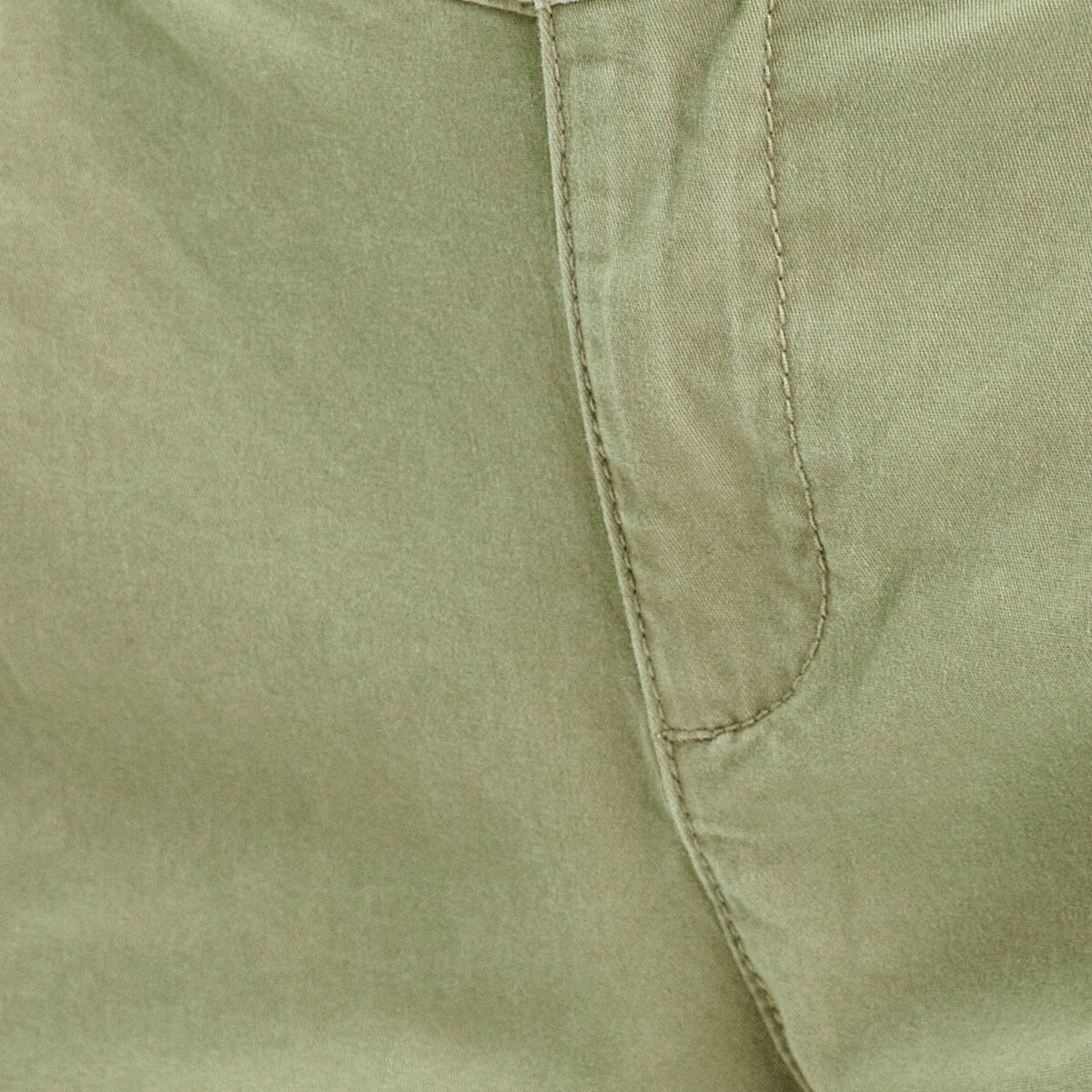 Short chino ceinturé vert kaki femme