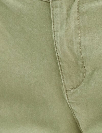 Short chino ceinturé vert kaki femme