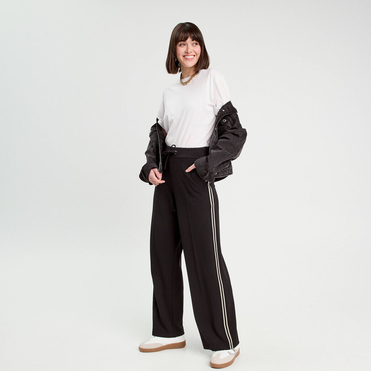 Pantalon large style jogging noir femme