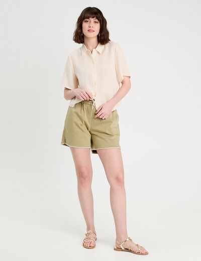 Short droit détails brodés vert kaki femme