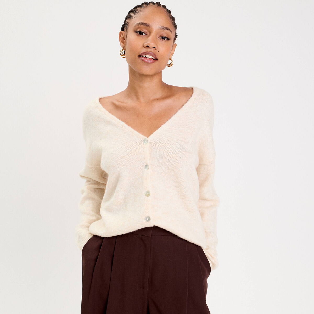 Gilet boutonn&eacute; avec col en V sable femme