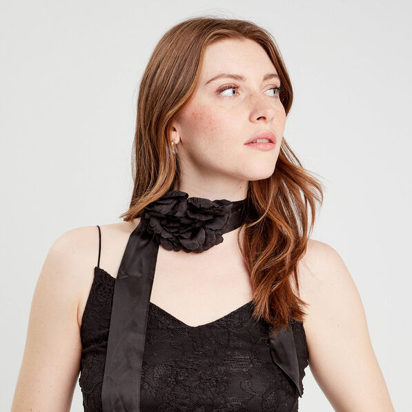 foulard detail fleur noir femme Foulard détail fleur noir femme