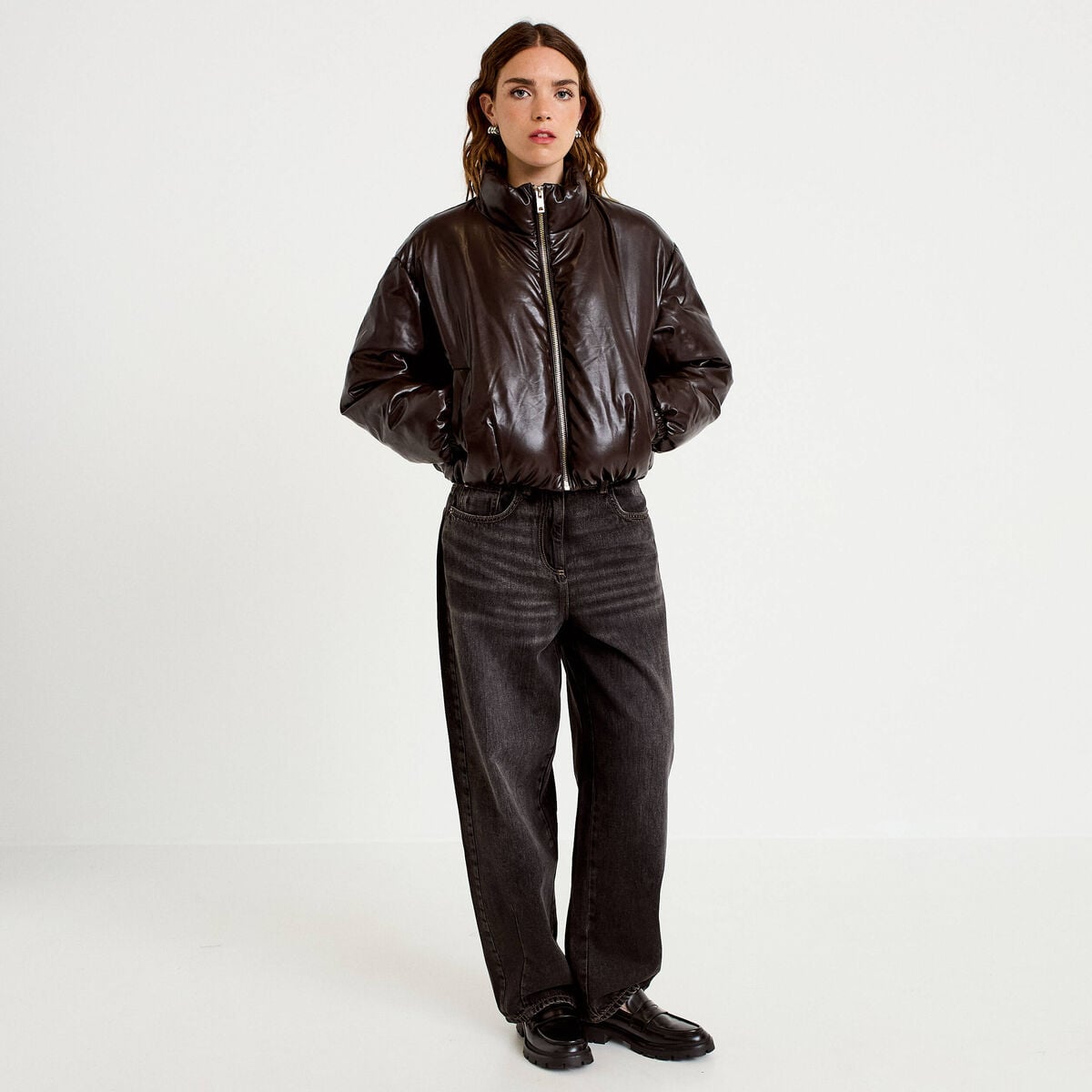 Doudoune cropped similicuir col montant marron fonc&eacute; femme