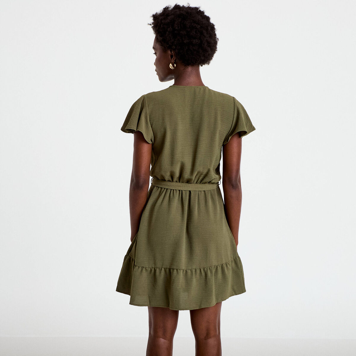 Robe courte &eacute;vas&eacute;e col v manches courtes vert kaki femme