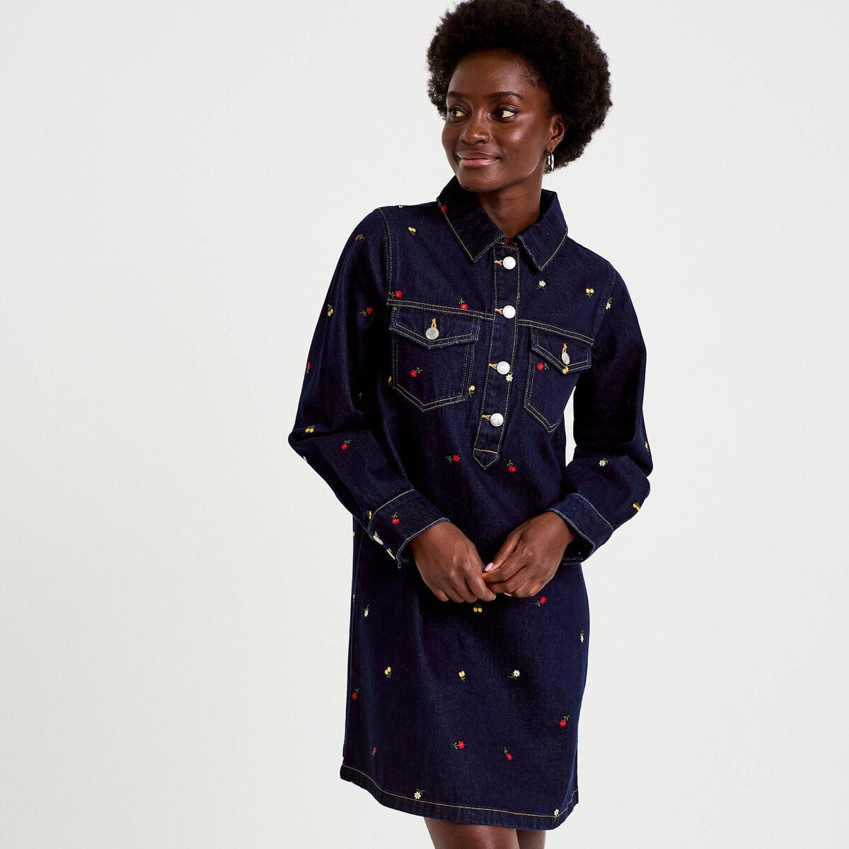 Robe courte droite en jean brod&eacute;e bleu marine femme