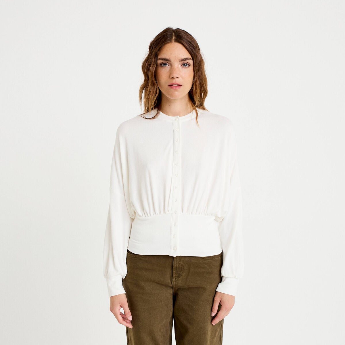 Gilet bas resserr&eacute; manches longues ecru femme