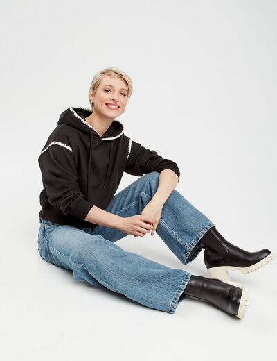 Sweat à capuche détails brodés noir femme