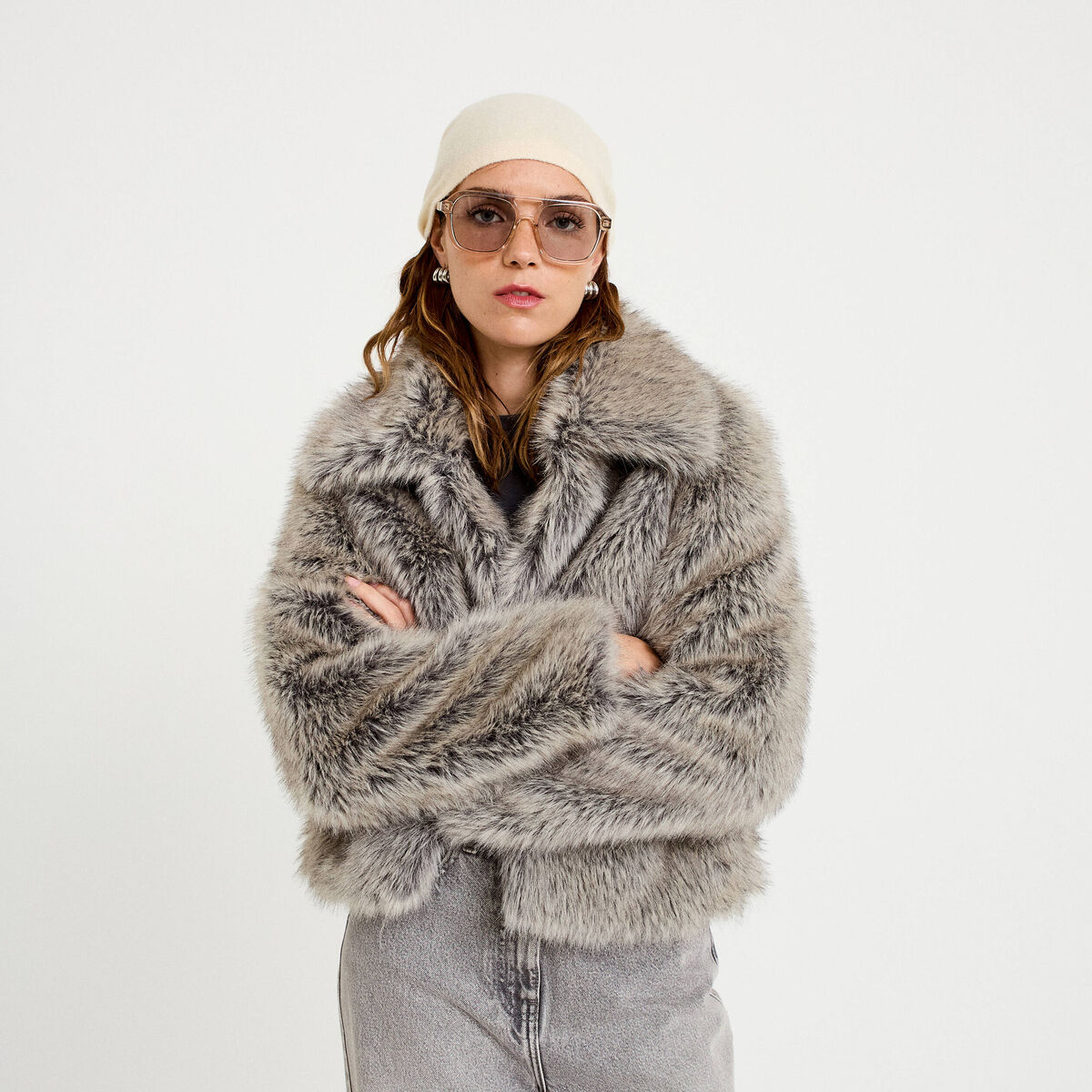 Veste courte en fausse fourrure gris clair femme