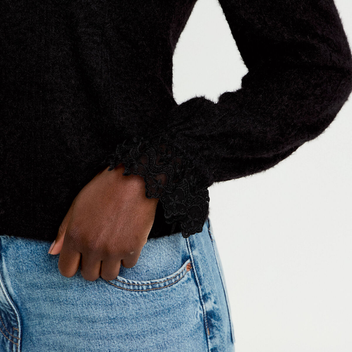 Top dentelle manches longues col rond noir femme