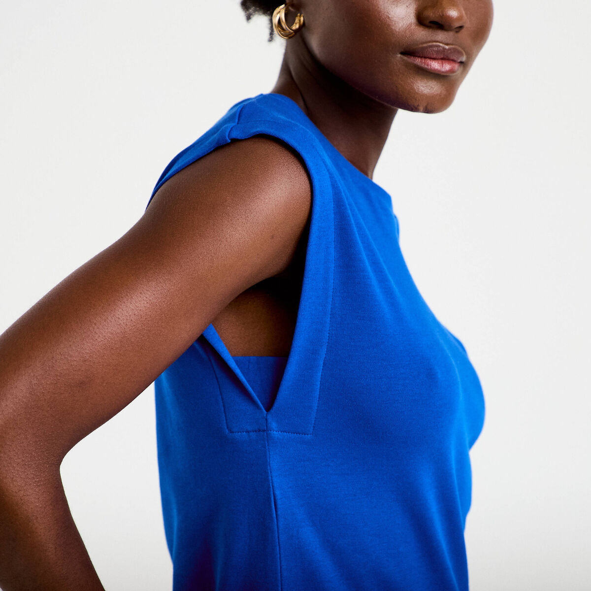 T-shirt col rond sans manches bleu electrique femme