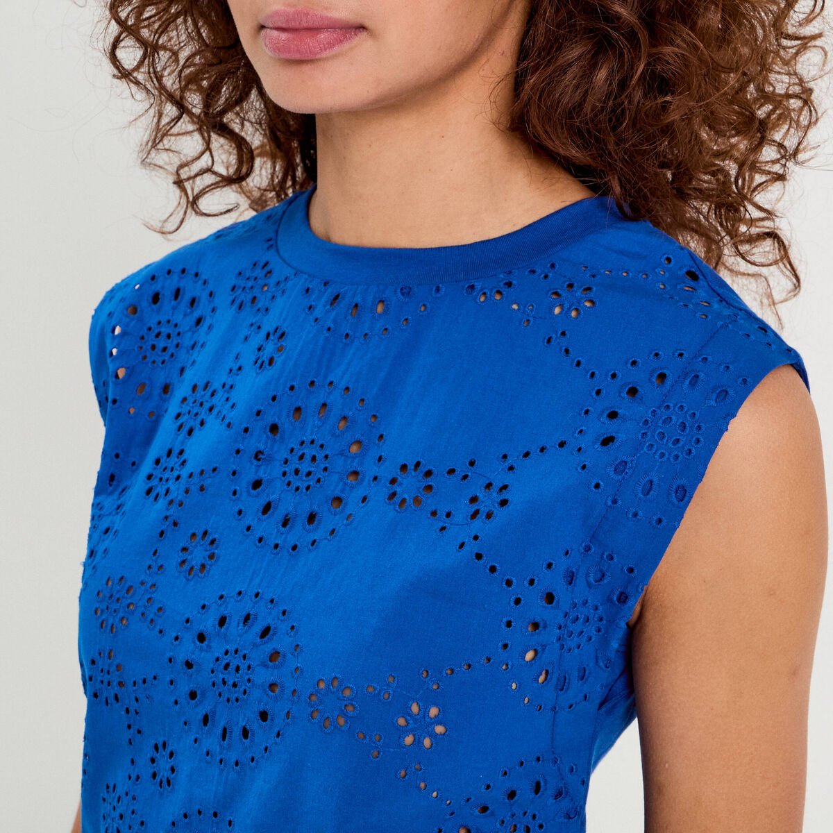 T-shirt sans manches brodé bleu electrique femme