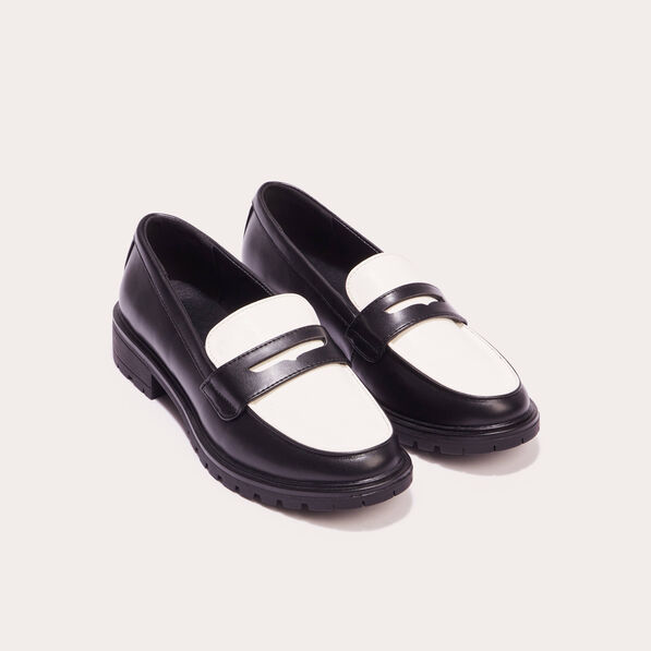 mocassins vernis crantes ecru femme Mocassins vernis crantés ecru femme