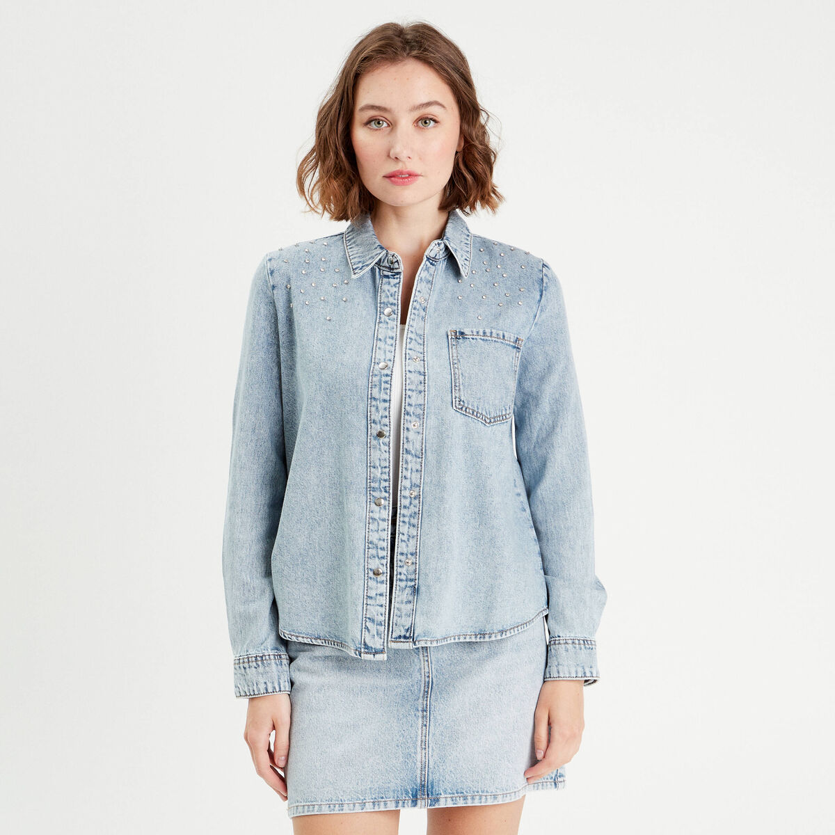 Chemise en jean avec clous denim bleach femme