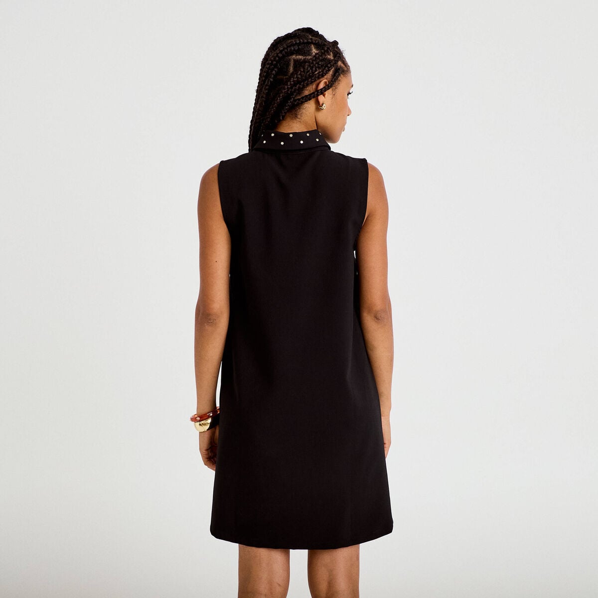 Robe droite courte col chemise clout&eacute;e noir femme