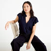 Blouse ajour&eacute;e col v manches courtes bleu marine femme