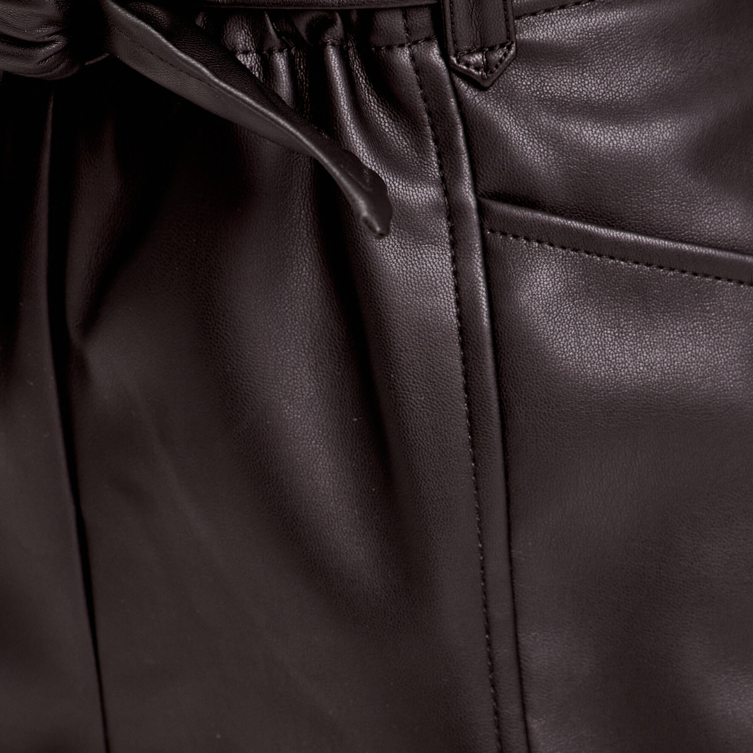 Short simili cuir online cache cache